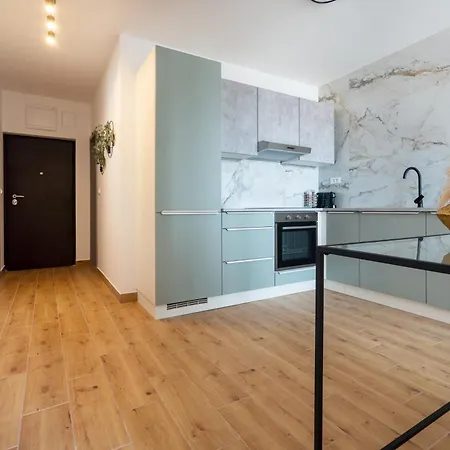 Apartment Modern With Balcony 12 Min Walk To The