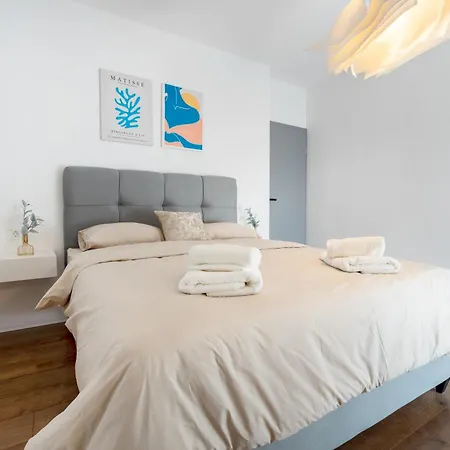 Modern With Balcony 12 Min Walk To The Apartment
