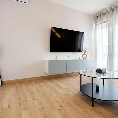 Modern With Balcony 12 Min Walk To The Apartment Split