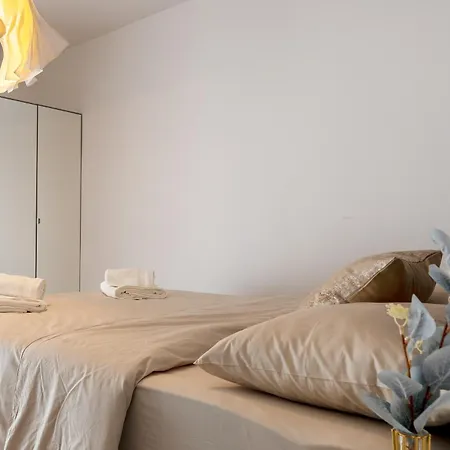 Modern With Balcony 12 Min Walk To The Apartment