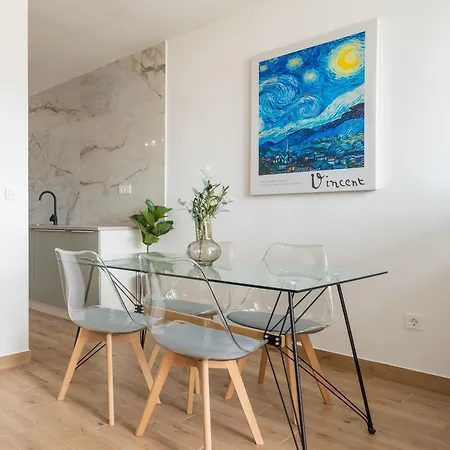 Modern With Balcony 12 Min Walk To The Apartment *