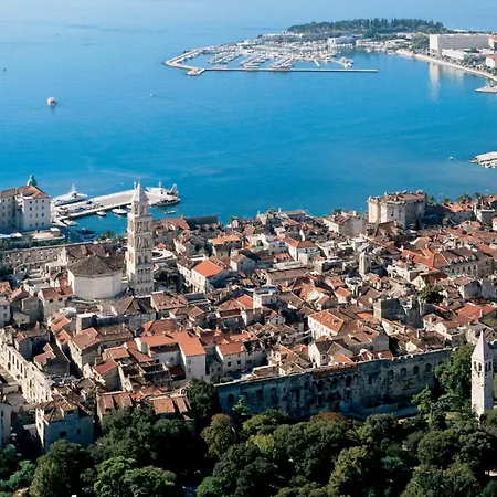 Modern With Balcony 12 Min Walk To The Split