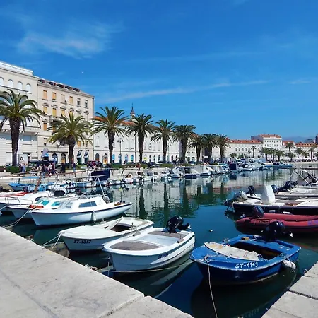 Modern With Balcony 12 Min Walk To The * Split