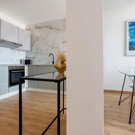 Modern With Balcony 12 Min Walk To The Διαμέρισμα